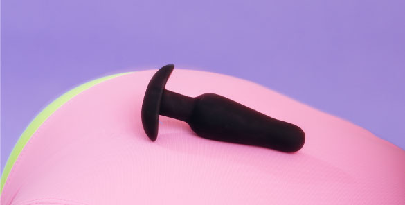 This b-Vibe Anal Training Kit includes a small silicone butt plug
